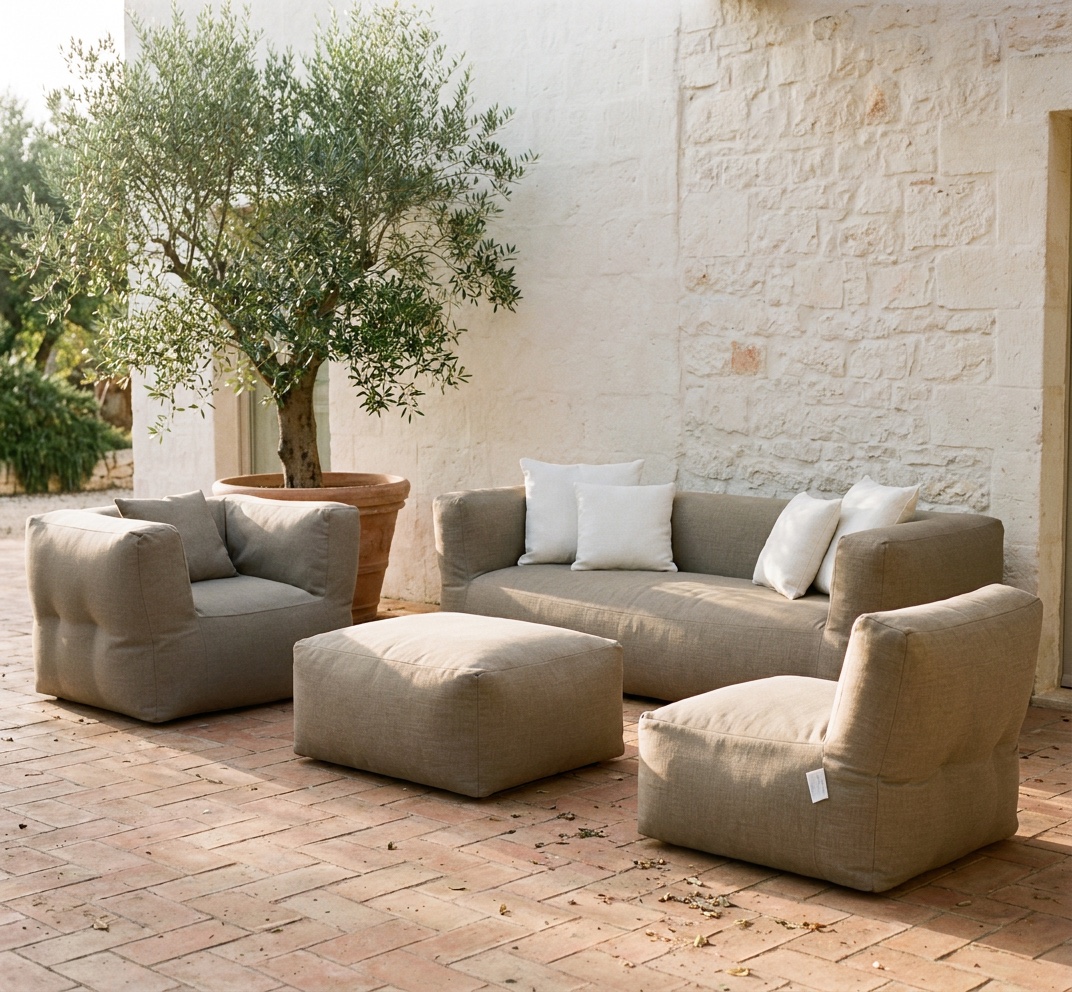 De complete NOMAD outdoor loungeset in een mediterrane tuin